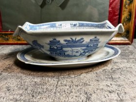 80年代左右，人民瓷厂青花梧桐鸡汁碟一只，轻微窑裂y