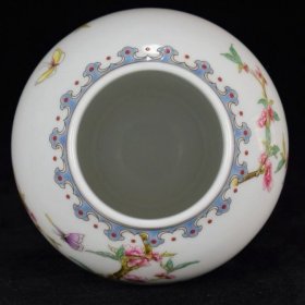 大清乾隆年制 粉彩蝶恋花将军罐 高27厘米 直径16厘米