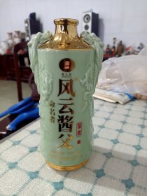 双龙瓷瓶