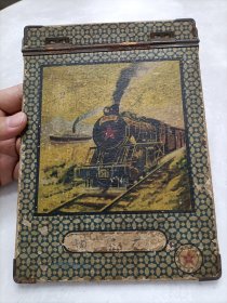 50年代初期封面解放号火车图案文件夹。硬壳的文件夹，封面火车图案。尺寸22.5Ⅹ16厘米。
