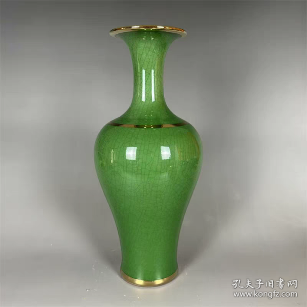 清绿釉开片描金瓶