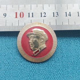 带军帽的3号章毛主席像章