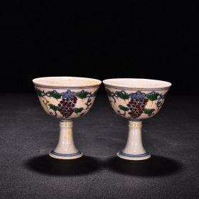 明成化斗彩红胎姹紫葡萄纹高足杯 高8厘米 宽7.5厘米 900