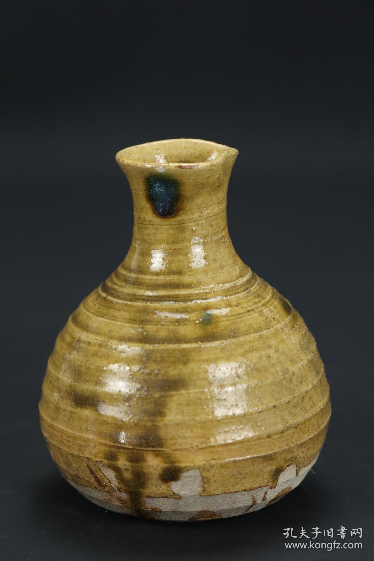 金代长沙窑黄釉点彩瓶，大开门的东西，全品相釉色好，好东西不多介绍，包老保真，看好下单，谢谢