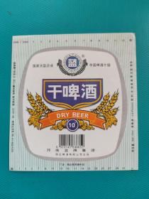 酒标 ：蓝牌干啤酒（河南蓝牌集团商丘啤酒有限公司出品）