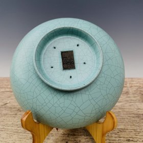 汝窑汝瓷鹿纹笔洗，高4.5厘米，直径16.5厘米