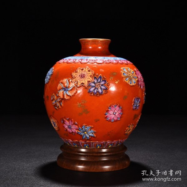 清乾隆矾红描金皮球花卉纹苹果尊2 高16厘米 宽13厘米