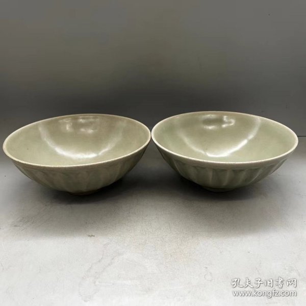 龙泉窑碗一对