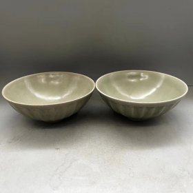 龙泉窑碗一对