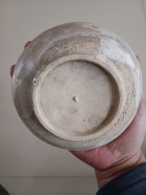 青花留白梅花民国老碟子 直径12.5 开片口沿有爆釉 图八九箭头处是相同位置 背面开片线没有透到正面