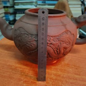 江苏宜兴石泉吉祥龙紫砂壶一把（没有茶壶盖子）