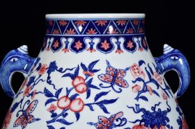 清乾隆年青花釉雕蝶恋花纹如意尊28*23m