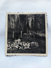 泳装休息的德军士兵照片 二战德国士兵照片 二战老照片 照片长6厘米，宽6厘米