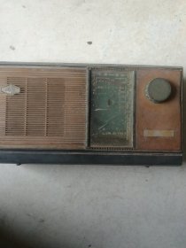 完整的60年代收音机