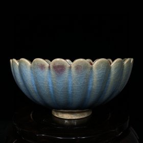 宋钧窑菊口碗，高8.5直径18.5cm，