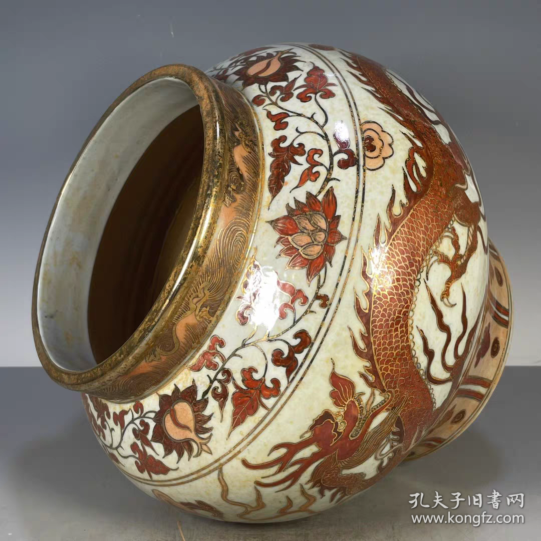 官窑描金龙纹罐