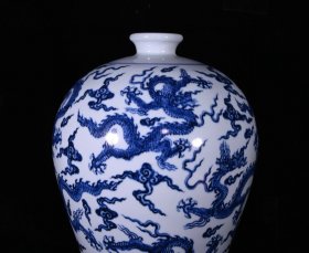清青花龙纹梅瓶，高35×23厘米