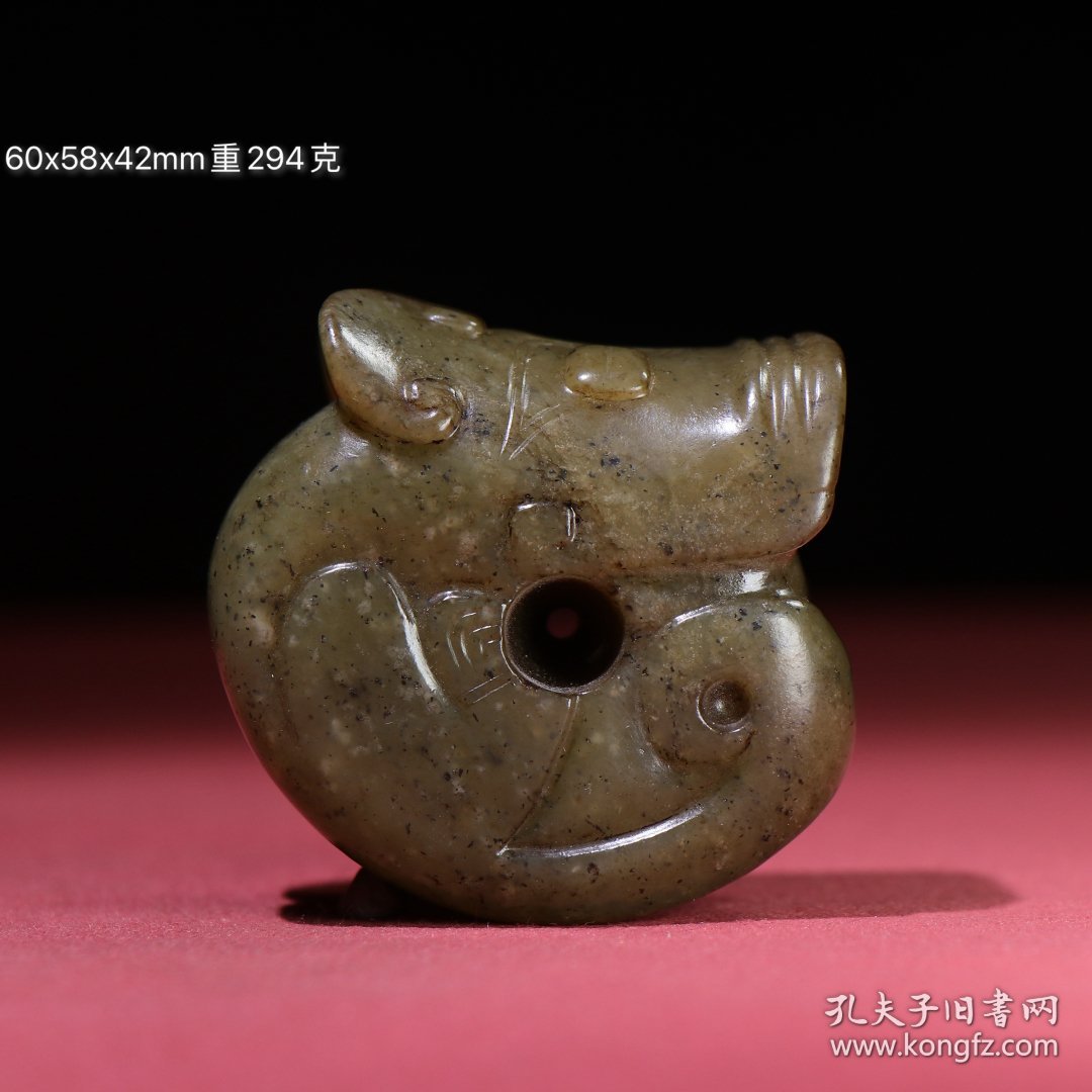 旧藏和田玉商周时期熟坑猪龙把件