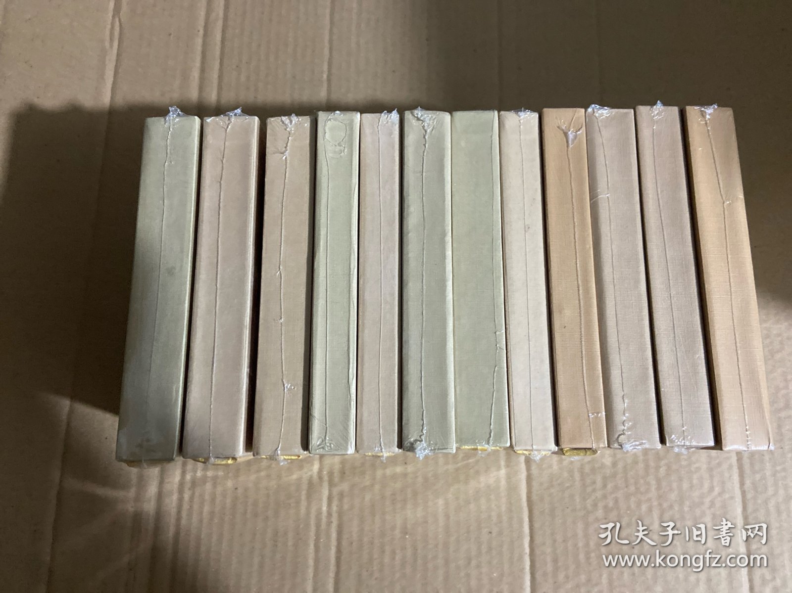 珍藏版连环画 精装，白娘子传奇 ，西游记，梁山伯与祝英台，高老庄，桑园会.黑风山，杨门女将，孔雀东南飞，紧箍咒,波月洞，三盗芭蕉扇，女儿国（12册合售如图）