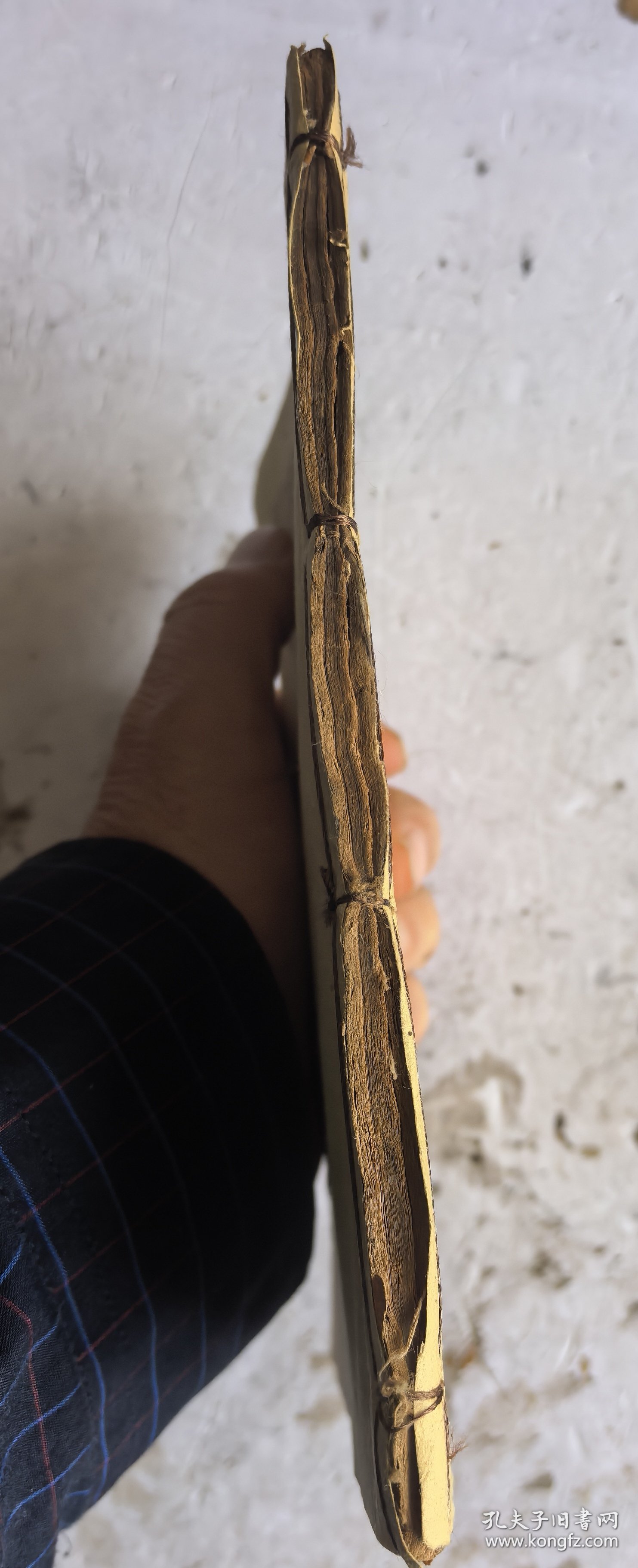 清代宣统三年《增補渊海子平》卷一至卷五，共五卷五册合订本，一套全集。南宋徐大升编纂的命理学经典著作，系统确立了以日干为核心的四柱算命体系，被誉为八字命理学的开山之作，对后世影响深远。该书成书于南宋，由徐大升（号东斋）根据命理学家徐子平的论命方法整理而成，革新了唐代李虚中以年为主的命理理论，首次完整提出“四柱算命法”（年、月、日、时干支），奠定了子平术的基础。