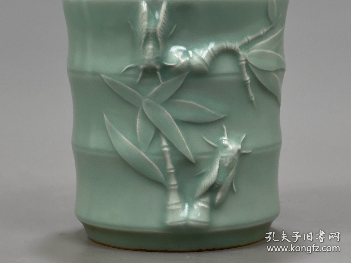 宋龙泉窑青瓷浮雕一夜成名虫草纹竹节笔筒13.2/13厘米a