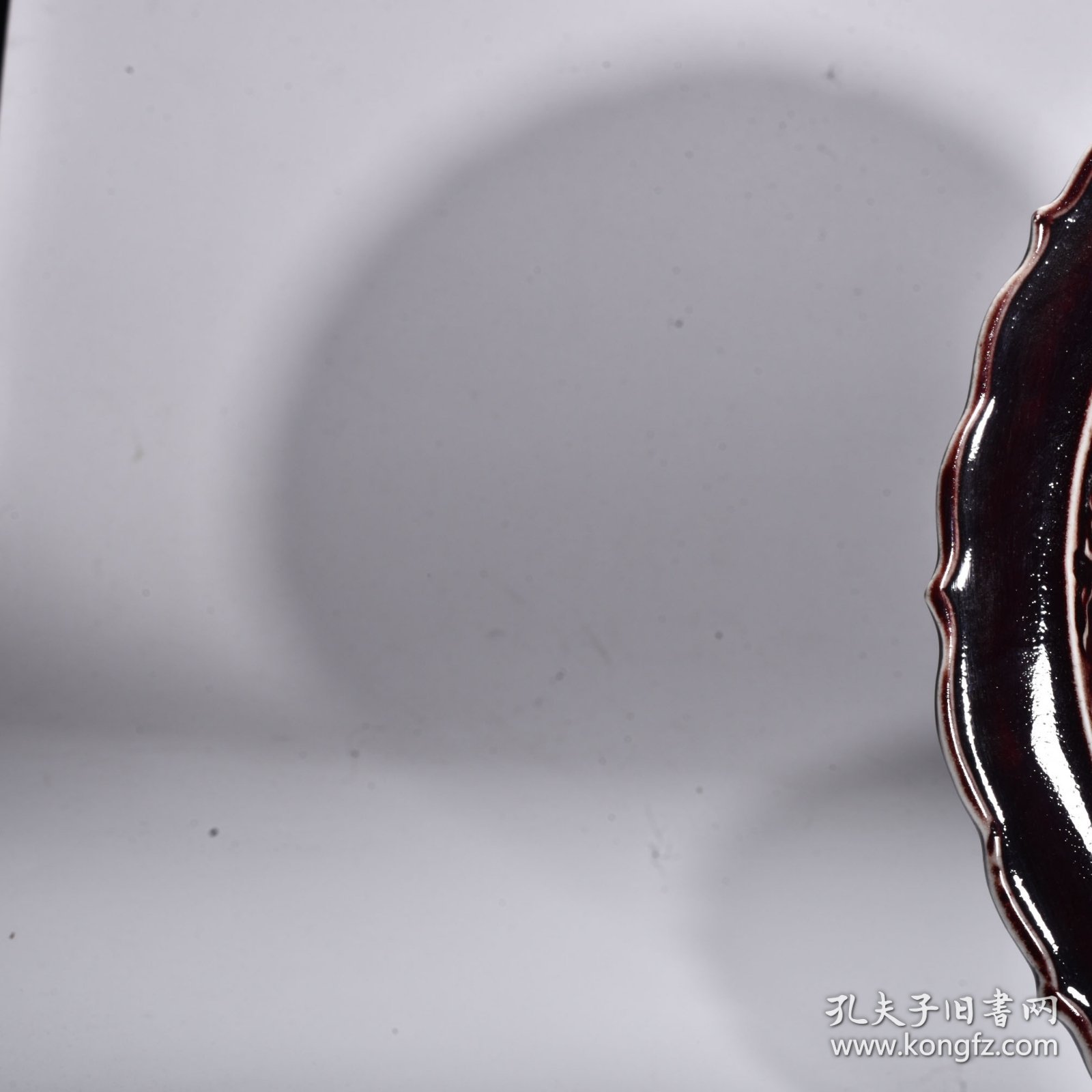 旧藏 元祭红釉雕刻云龙纹菱口折沿盘 高5厘米 宽34厘米