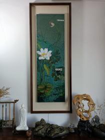 現(xiàn)有作品已裝裱，掛墻實景拍攝，豎幅外框尺寸53?137CM.