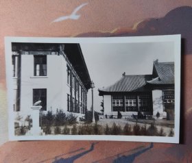 民国1920年代北平四大名校燕京大学旧影 北京大学贝公楼 银盐老照片1枚
