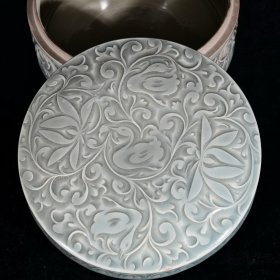 晋唐古越窑秘色青瓷刻花缠枝莲鹅鹅鹅捧盒 高10径20厘米2