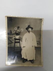 老的黑白照片 一个朝鲜男人