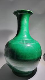 民国晚期绿哥釉大天球瓶