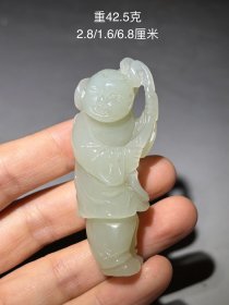 和田玉如意童子手把件一个。