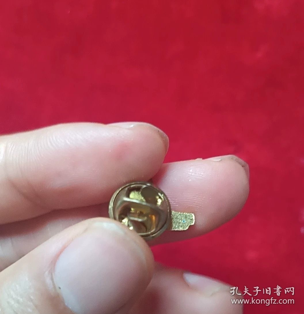 点击查看原图 一枚千岛湖旅游徽章纪念章。品相如图。