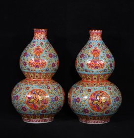 清雍正御制款珐琅彩花卉纹葫芦瓶，高22.5×13.5厘米