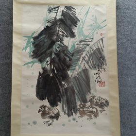 【名人国画】作者：左汉桥1946年生于武汉 ，18岁考入中央工艺美术学院，曾任北京美术摄影出版社总编辑、编审。他是中国书协会员、现代书法领军人物之一。80年代受日本现代书法启发，对汉字抽象化探索，将文字符号化为视觉图像。作品参展众多，出版有《左汉桥书画集》等著作。品相实物请老师看图片为准68*45.5
