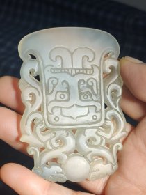 和田玉手工雕刻双龙戏珠玉佩一个，雕工精致，包浆油润，沁色自然，玉体通透，刻画形象细腻逼真，栩栩如生，手感圆润，品相完整，成色如图