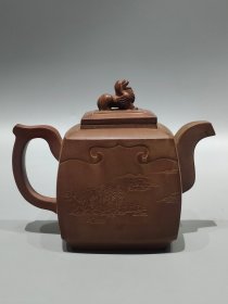 老珍藏，《施小马》底款，盖款《施小马》，把下款［小马］，刻绘老紫砂壶一把，包浆自然，保存完整，收藏的佳品。