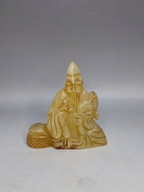 玉把件，人物如意图案。玉质透亮。