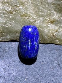 精美阿富汗老矿青金石桶珠一颗