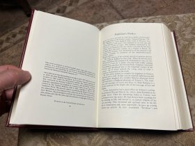 《安娜·卡列尼娜》Anna Karenina 托尔斯泰 Tolstoy 的长篇小说。贵妇安娜与军官渥伦斯基邂逅相爱，她不顾舆论束缚与之相伴，却因爱情变质和社会压力最终卧轨自尽；贵族列文追求精神道德，在爱情挫折与农事改革困境中，于家庭和土地劳作里寻得内心安宁…这部作品是世界文学经典，影响深远，以其深邃思想、高超技巧和广阔视野为人道。Easton 出版社真皮限量收藏版，早期精品。