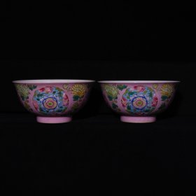 康熙御制款珐琅彩花卉纹碗，7.3×14.9厘米