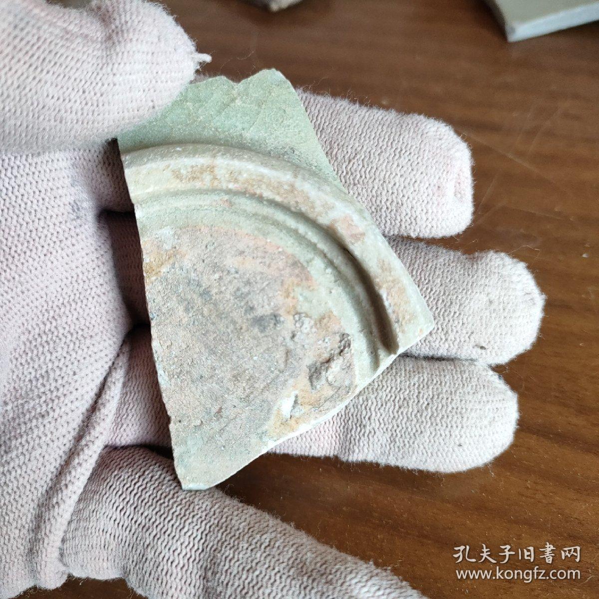 古代龙泉窑老瓷片标本 内涩胎暗刻纹 釉水温润肥厚513