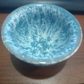 窑变品茗盏瓷质厚实釉色肥润工艺精湛蓝