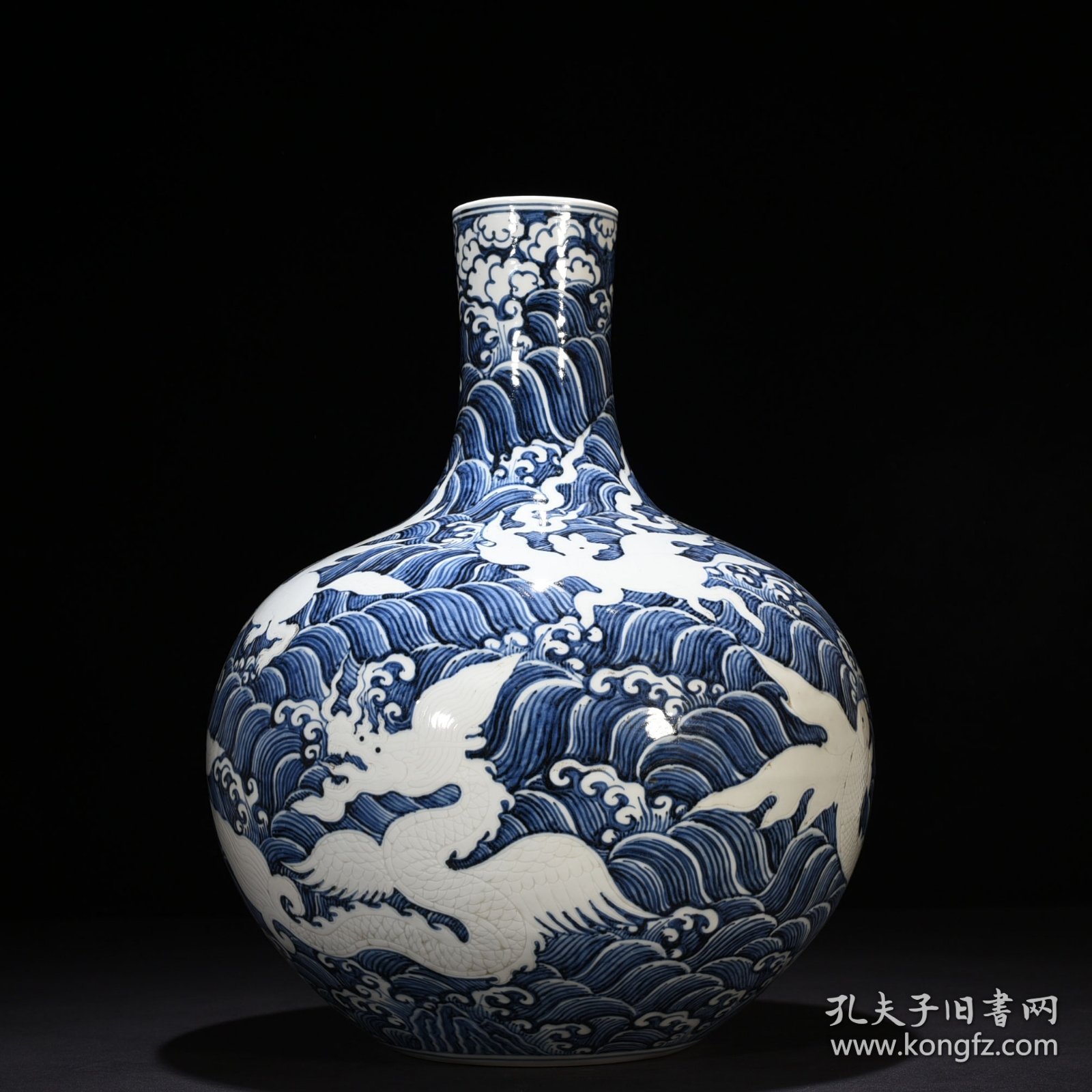 明永乐青花海水刻海兽纹天球瓶 44*32厘米