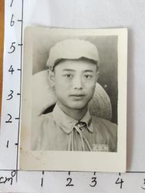 中国人民解放军着50式军装背草帽照片衣领上有“军政”二字(罕见)(一对曾经在云南边疆畹町服役的中国人民解放军夫妇相册，男军人有一张55式中校照片)
