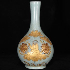 汝窑沥粉荷花纹瓶，22.5×13 cm