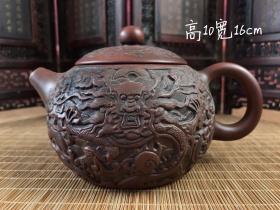 旧藏：精品纯手工制作老紫砂壶 原矿原砂纯手工拉坯雕刻，纯手工打造，磨损自然，刀刻极度深邃，密封性良好，散热慢，壶嘴出水流畅，断水利落，造型周正古朴，敦厚庄重，品相完整，成色如图
