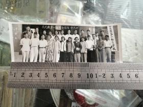 1957年哈尔滨第一卫生学校老照片 我们是第一批共青团员合影照片
