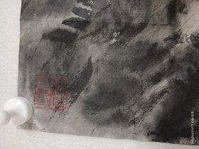（终身保真）戴成夫 国画 136x68cm作品 议价 戴成夫，浙江乐清人，浙江省美协会员，中国书画家联谊会会员。曾任职于乐清市文化馆。擅长中国画，自幼喜爱美术，后多次到浙江省群艺馆，浙江省美术协会培训班学习，又拜访古今名贤足迹，追源寻踪。1996年入在中央美院国画系学习，得到诸多艺术名家指导。作品多次在全国赛展中获奖，并有部分作品发表。