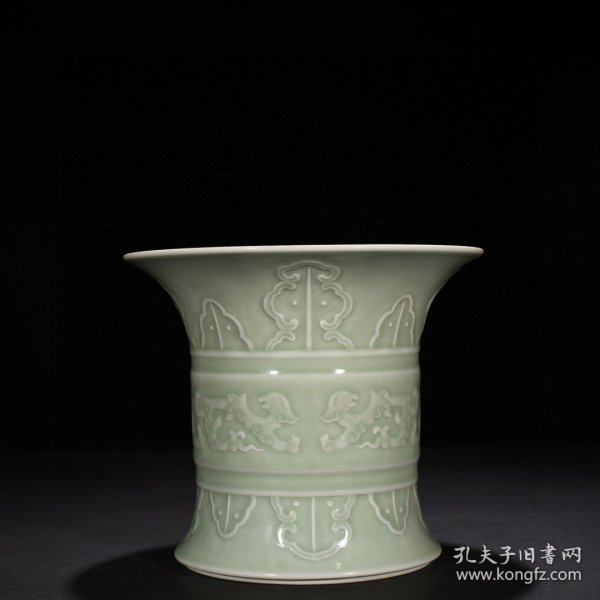 瓷器 清乾隆粉青釉刻螭龙纹束腰笔筒 19*22厘米